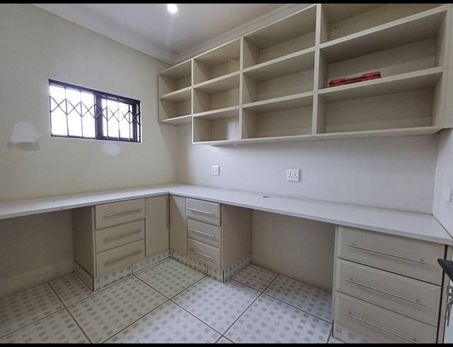 5 BEDROOM HOUSE FOR SALE IN HILTON GARDENS